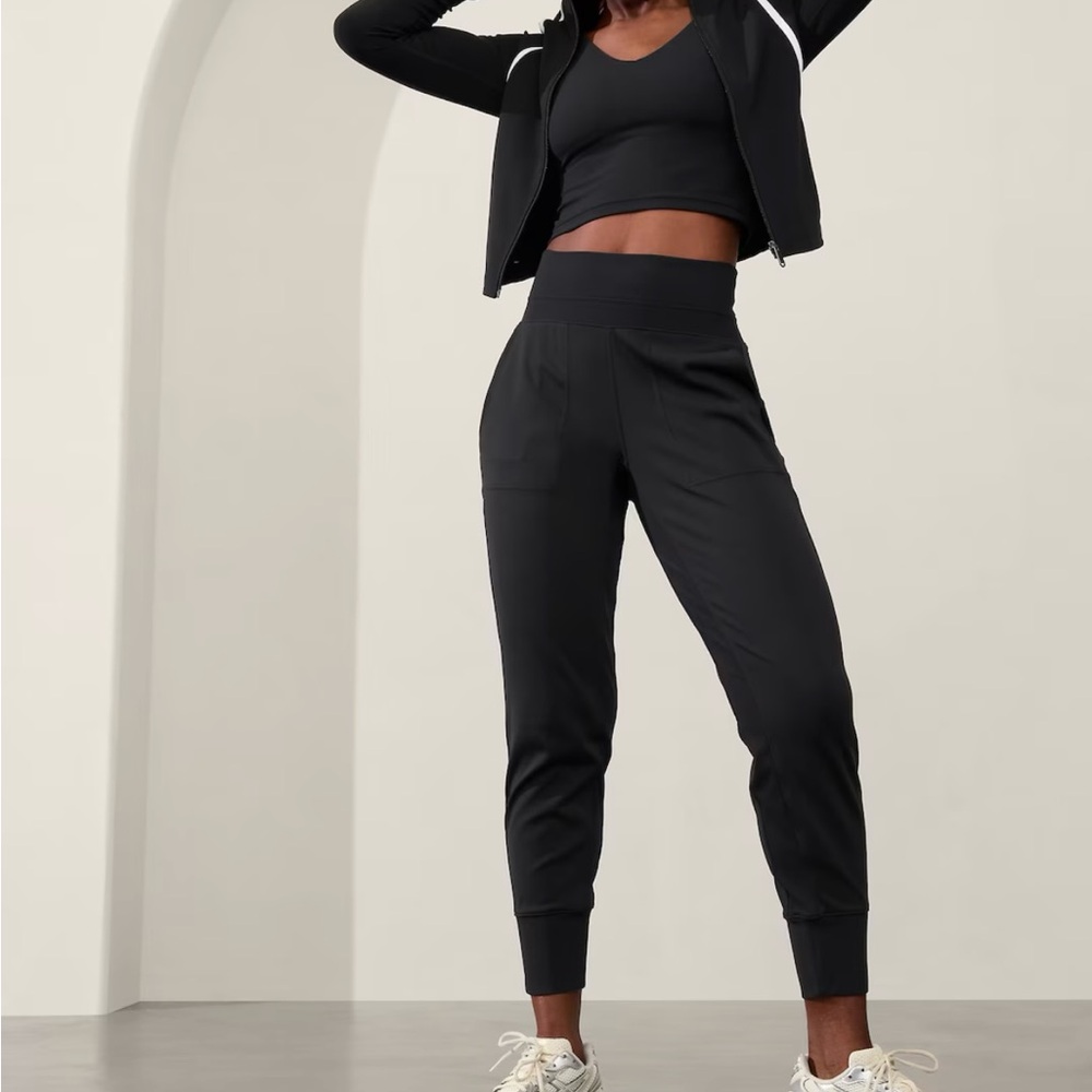 Athleta Venice High Rise Jogger in Black Size Small Petite